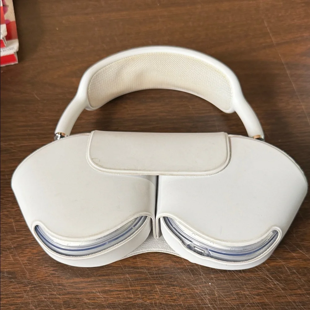 Apple AirPods Max - Silver and White - Lightning Cable charger